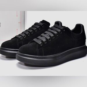 Alexander  McQueen Black Suede Oversized Sneakers US-8 . EUR. 40-41